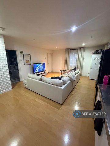 3 bedroom flat to rent - Photo 5