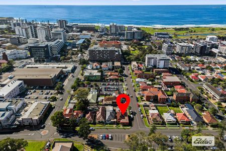 Central 4-Bedroom Home – Walk to Wollongong CBD - Photo 3