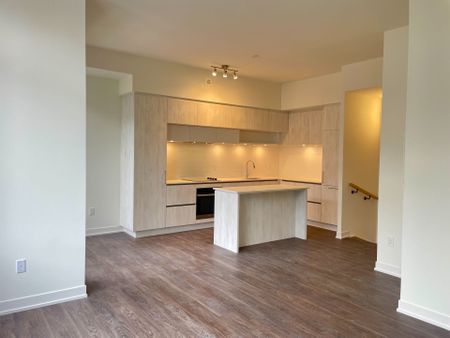 For Lease - 2 Steckley House Lane Unit# 924, Richmond Hill, Ontario - Photo 2