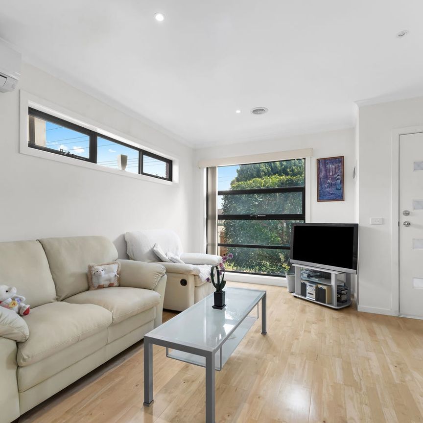 Spacious Three-Bedroom Home with Separate Living & Dining - Photo 1