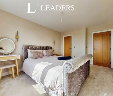 1 bedroom room to rent Wavertree Road, Benfleet, SS7 - Photo 2