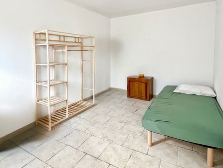 Location Appartement 6 pièces 92m² NICE 06300 - Photo 2