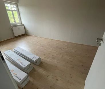 Jugendstilvilla: Erstbezug nach Modernisierung - Dachgeschoss-Wohnung mit Einbauküche und Wintergarten - Photo 6