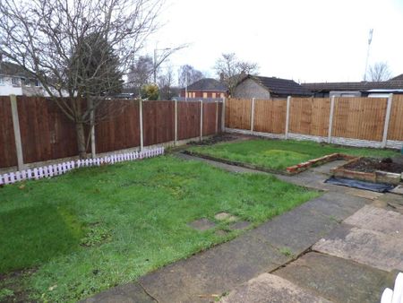 3 bedroom semi-detached house to rent - Photo 4