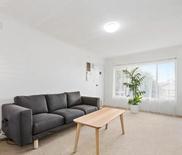 CONVENIENTLY LOCATED ONE BEDROOM APARTMENT! - Photo 2