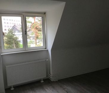 Wer will mich!? Gemütliche 2-Zimmer-Dachgeschosswohnung in Stadtlage - Photo 3