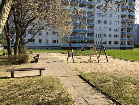 3-Raum-Wohnung mit Balkon und den Spielplatz direkt vor der Haustür - Photo 2