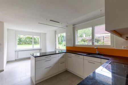 Freistehendes 6.5-Zimmer Einfamilienhaus an ruhiger Lage - Photo 2