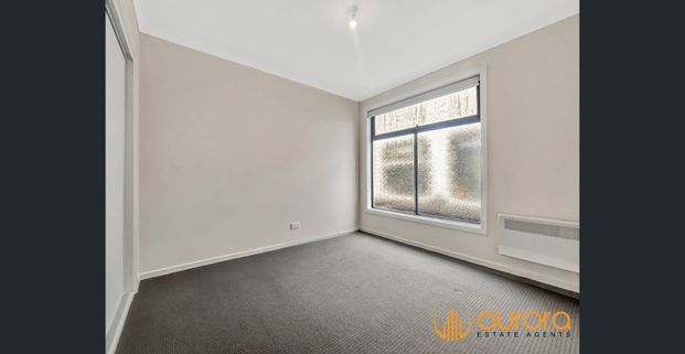 BRIGHT, MODERN & STYLISH TOWNHOUSE - Photo 1