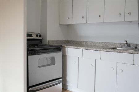 Lawrence Avenue East Apartments - Photo 5