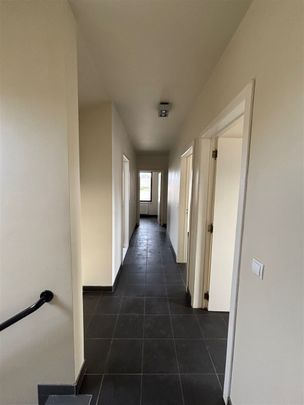 Ruim en lichtrijk duplex appartement met 3 slaapkamers en garage - Photo 1