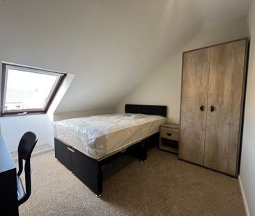 1 bedroom in a flat share to rent - Photo 4