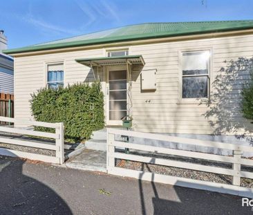 Spacious 2 Bedroom Home with Off Street Parking - Photo 5