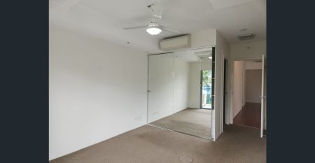 Two Bedroom Apartment in West End - Photo 4