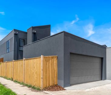 Contemporary Townhouse! - Photo 3