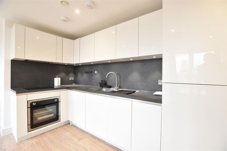 The Street, Ashtead - Photo 2