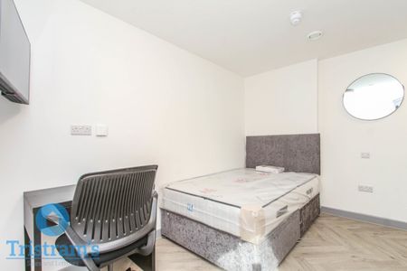 5 bed Apartment for Rent - Photo 4