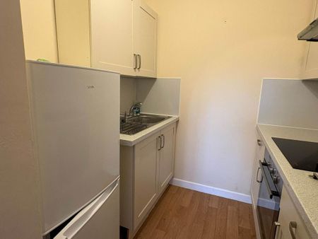 1 bedroom retirement property to rent - Photo 5