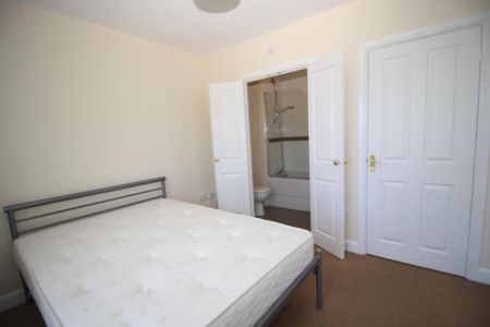 2 bedroom Terraced House to rent in Queensbury Gate, Longbenton, Newcastle upon Tyne NE12 - Photo 4