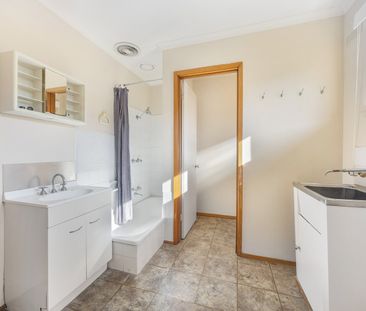 TWO BEDROOM UNIT LOCATED IN WENDOUREE - Photo 5