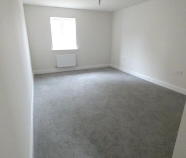 2 bedroom coach house to rent - Photo 2