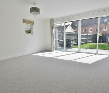 Lydger Close, Woking, Surrey, GU22 - Photo 4