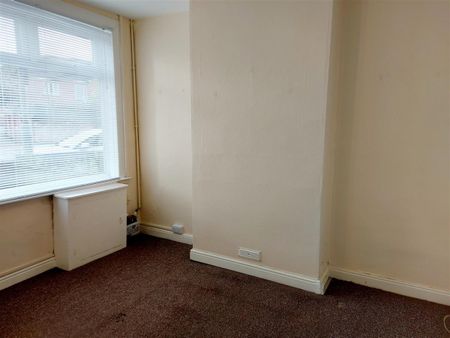 2 bedroom Terraced House to rent - Photo 4