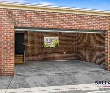 Three Bedroom, Two Bathroom, Double Garage in Central Location - Photo 5