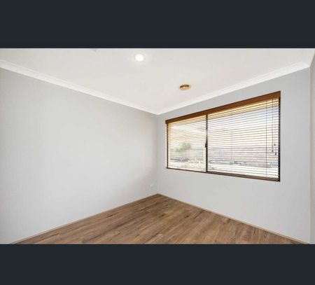 7 Summerville Avenue, Secret Harbour, WA 6173 - Photo 4