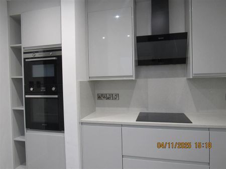 3 bedroom semi-detached house to rent - Photo 2