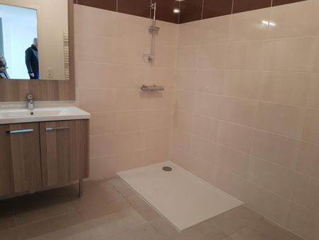 Location Appartement 2 pièces 42m² LA RAVOIRE 73490 - Photo 2