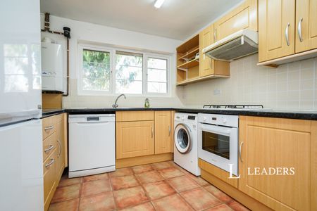 2 bedroom maisonette to rent The Lawns, Mount Pleasant, St Albans, AL3 - Photo 3