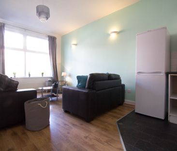 57 BEECHWOOD VIEW Leeds - LS4 2LP - Photo 2