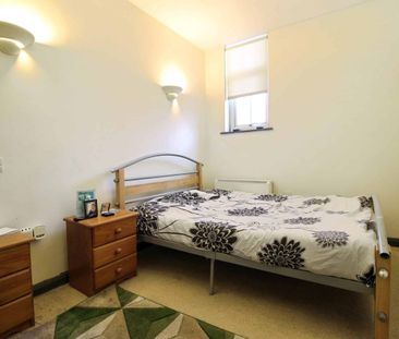 Flat A, 11 Faringdon Road, Swindon, SN1 - Photo 2