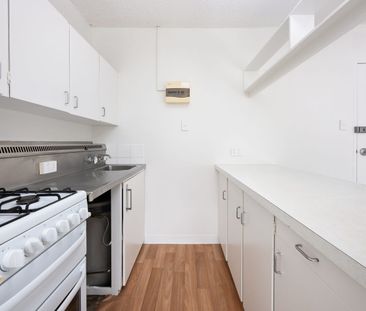 METROPOLITAN LIVING IN CENTRAL LOCATION - Photo 3