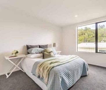 Modern two bedroom town house - Photo 2