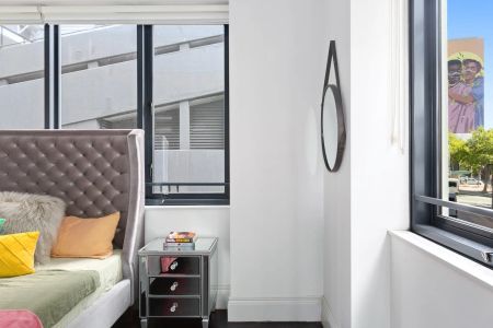 Sleek urban living in Potts Point's acclaimed `The Hampton' - Photo 4