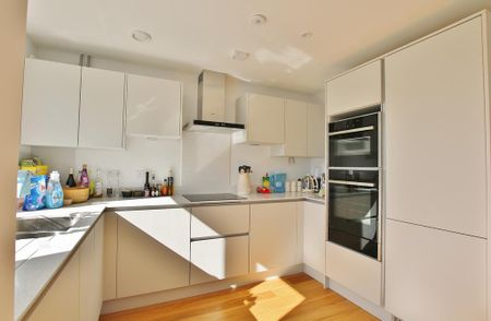 3 bedroom end of terrace house to rent - Photo 4