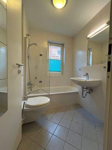 Moderne 1,5-Zimmer-Wohnung mit Terrasse, Fitness u. Sauna // Bahnhofstraße, Melsdorf - Photo 3