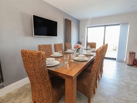 4 bedroom detached house to rent - Photo 5