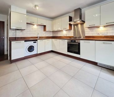 2 bedroom Flat To Let - Photo 5