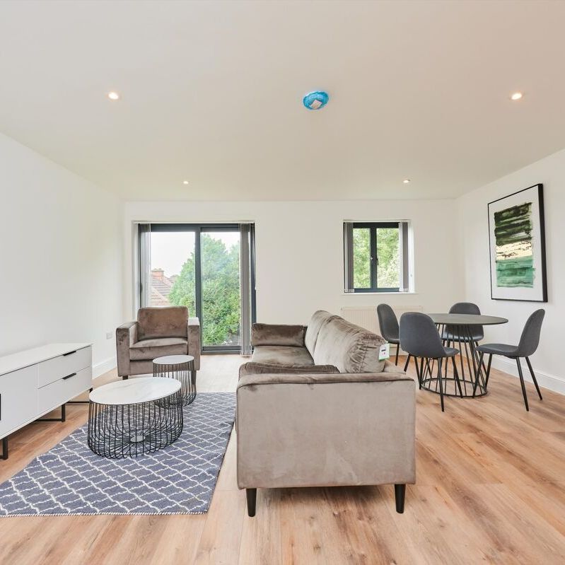 A luxury apartment has been finished to an exceptional standard. - Photo 1