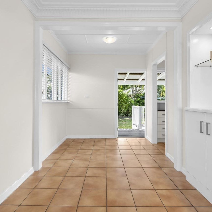 1633 Logan Rd, Upper Mount Gravatt QLD 4122 - House For Rent | Domain - Photo 1