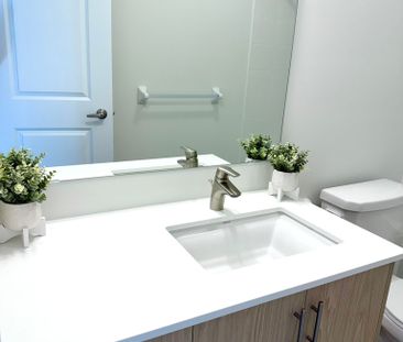 For Lease - 15 Verbana Street, East Gwillimbury, Ontario - Photo 2