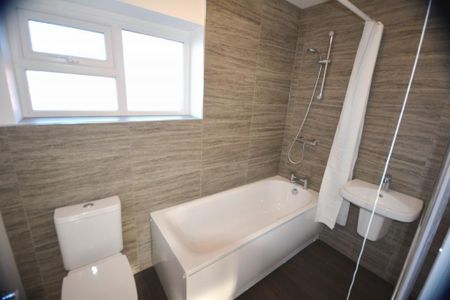 3 bedroom terraced house to rent - Photo 3