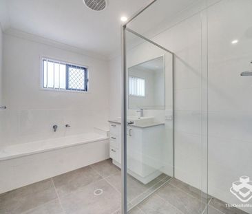 MODERN THREE BEDROOM TOWNHOUSE FOR RENT - Photo 2