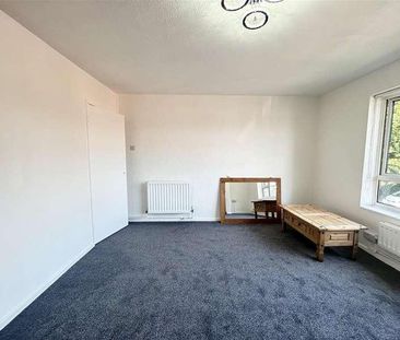 Kingsland, Harlow, CM18 - Photo 2