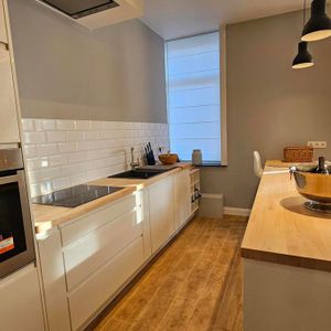 Appartement te huur in Ukkel voor € 1.650 met 1 slaapkamer - foto 2