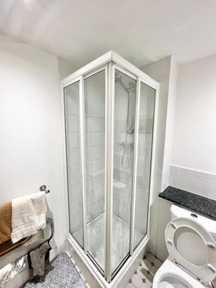 1 bedroom in a flat share to rent - Photo 1