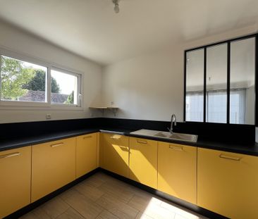 Location Maison 7 pièces 135m² SARGE LES LE MANS 72190 - Photo 5